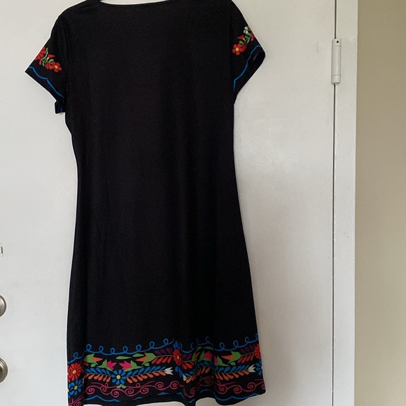 Beautiful Black Printed Dress. New, no tag. Never worn - Picture 2 of 4